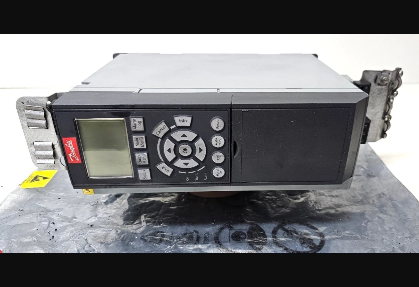 Danfoss VLT FC-302 131B0027 Variable Frequency Drive 0.55 kW