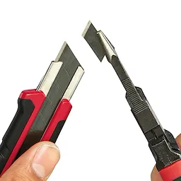 25mm Snap Off Knife with Metal Lock and Precision Cut Blade