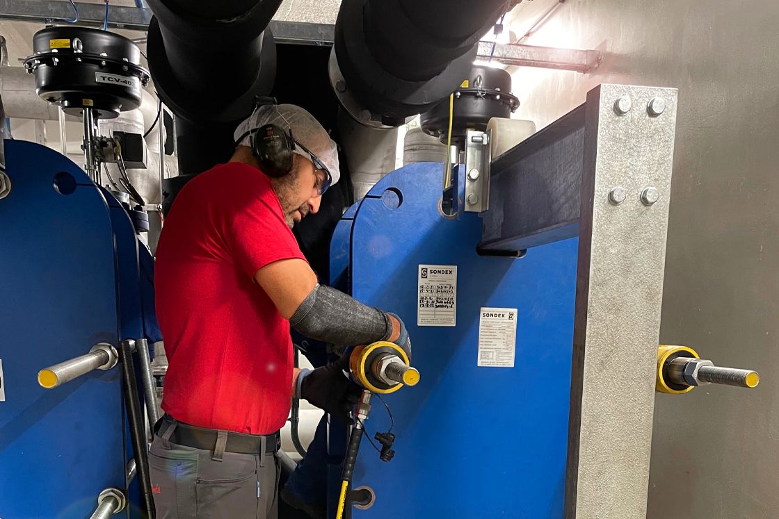 Gasketed plate heat exchanger service
