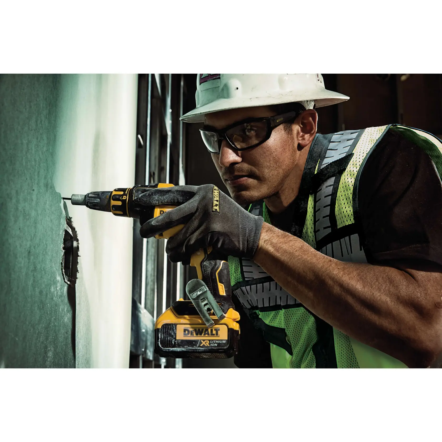DEWALT® Class 2 Heavy Duty Surveyor Vest